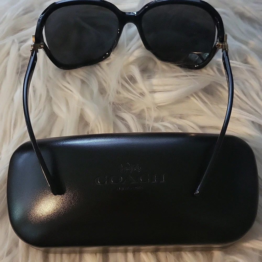 🌸🌸NEW COACH🌸🌸 Authentic Coach Black Integration Flower Sunglasses! - Picture 4 of 10